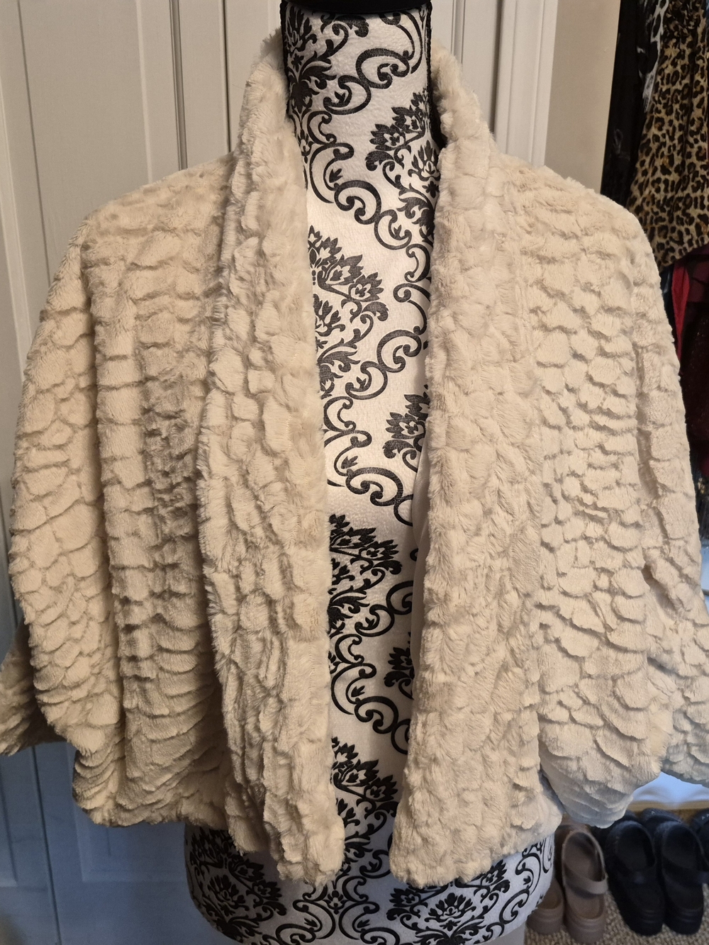 Coco + Carmen Cream Faux Fur Open-Front Shrug